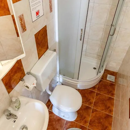 Апартаменты Cozy In With Wifi